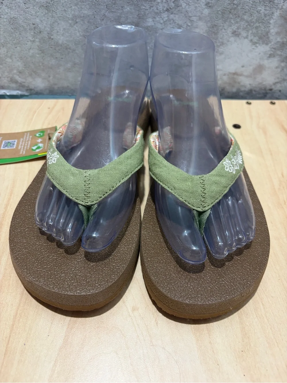 The Sanuk Yoga Paradise II women's flip-flop size women’s 9